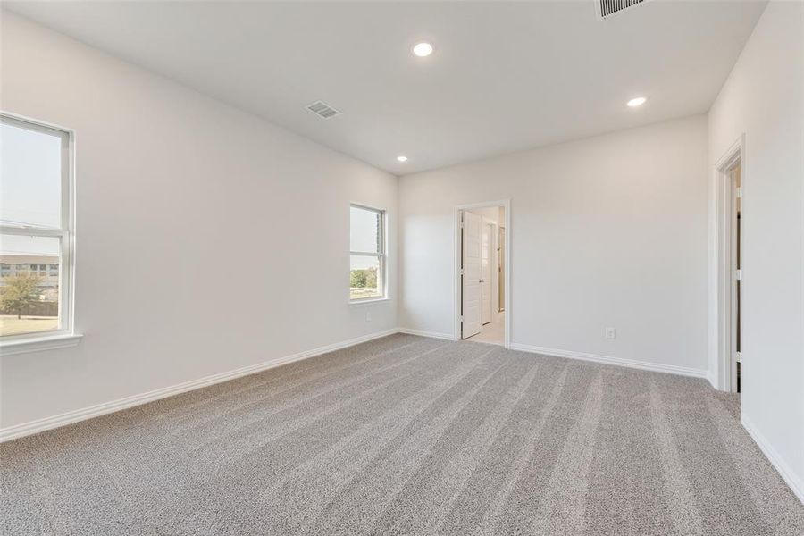 Spacious, unfurnished interior of a new home in Walden Pond, Forney (Image 31).