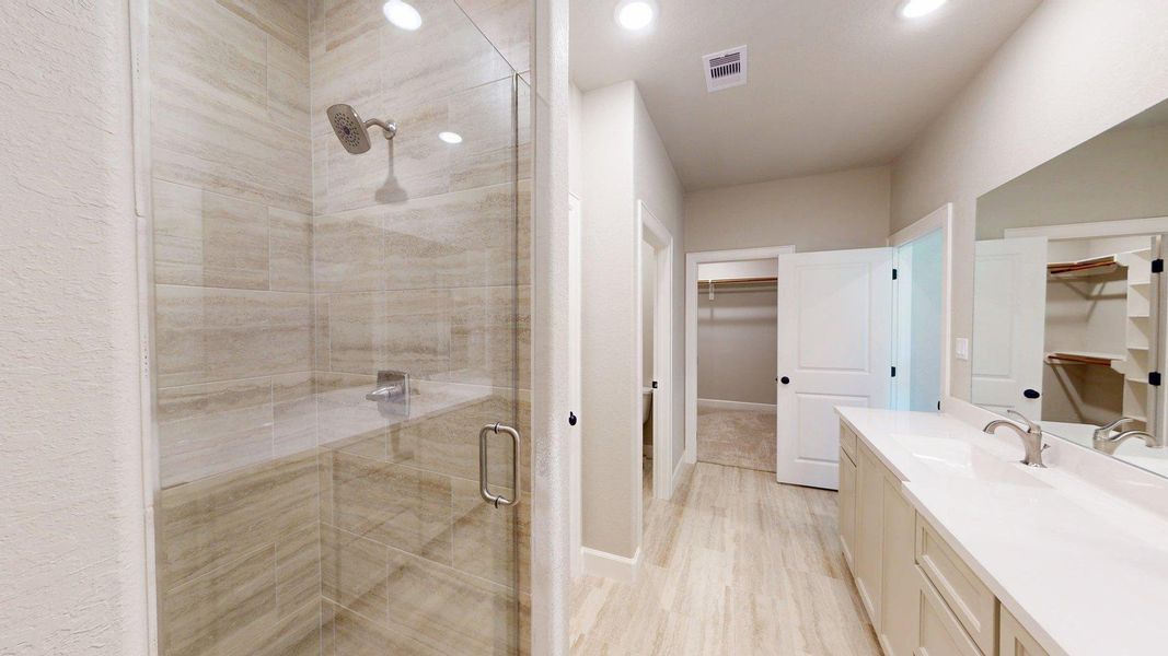 Furnished interior view inside a new home in , Lake Jackson (Image 13).