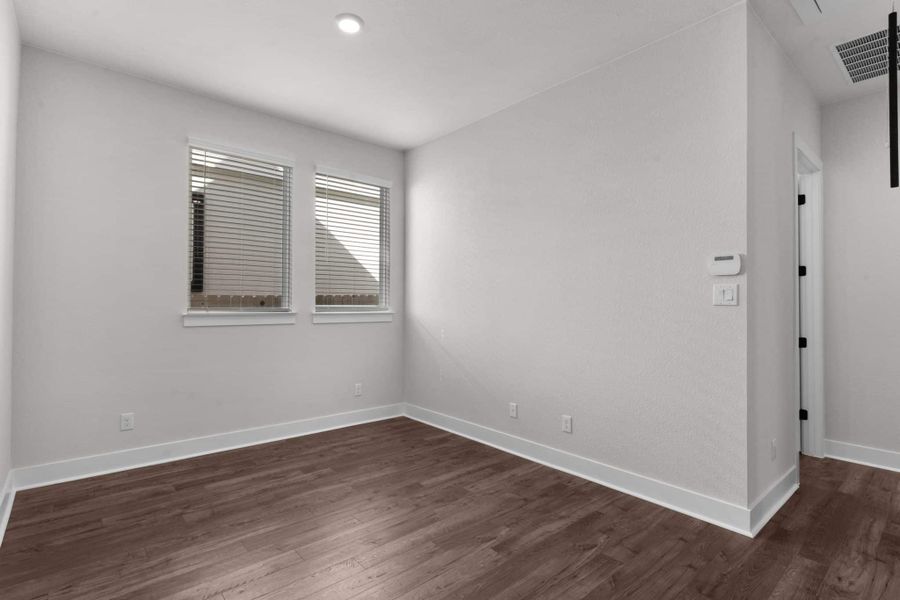 Spacious, unfurnished interior of a new home in Lariat, Liberty Hill (Image 31).