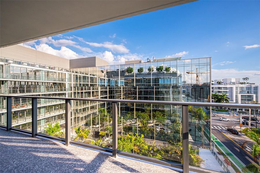 Condo located in Bay Harbor Islands, FL showcasing its design and architecture (Image 28).