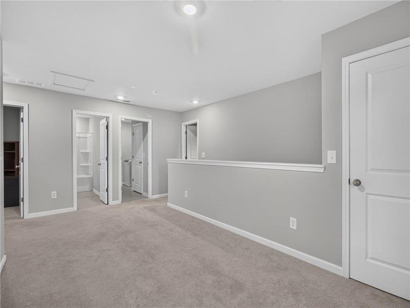 Spacious, unfurnished interior of a new home in , Gainesville (Image 26).