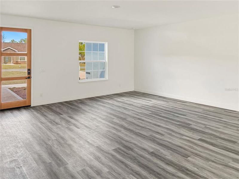 Spacious, unfurnished interior of a new home in , Ocala (Image 16).
