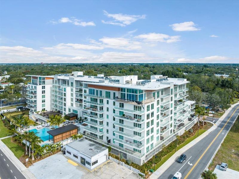 Condo located in Clearwater, FL showcasing its design and architecture (Image 26).