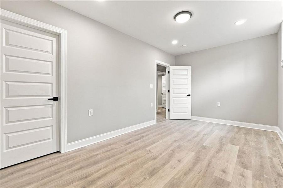 Spacious, unfurnished interior of a new home in , Acworth (Image 22).