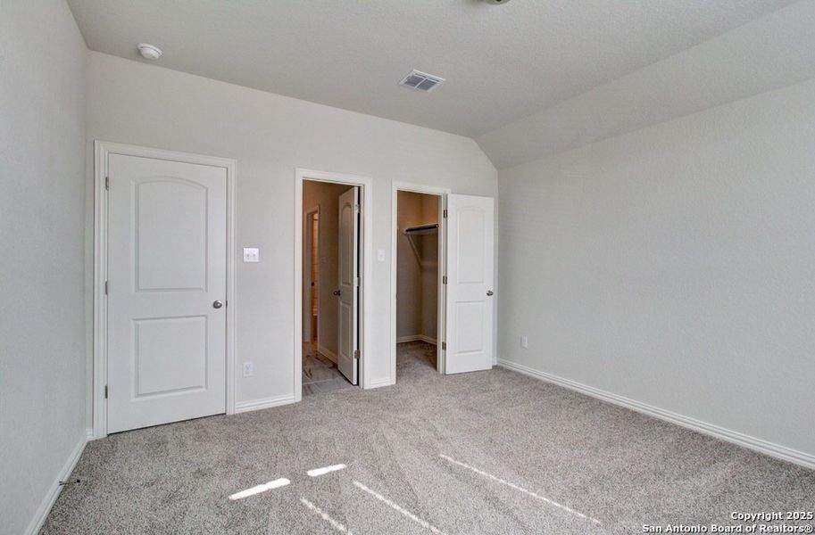 Spacious, unfurnished interior of a new home in Veranda, San Antonio (Image 26).