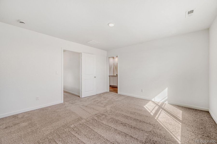 Spacious, unfurnished interior of a new home in Percheron, Colorado Springs (Image 10).