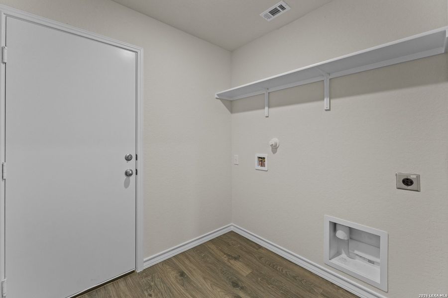 Spacious, unfurnished interior of a new home in Brookstone Creek, San Antonio (Image 22).