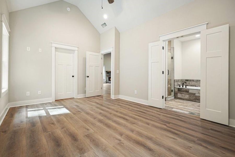 Spacious, unfurnished interior of a new home in , Talking Rock (Image 32).