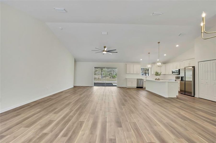 Spacious, unfurnished interior of a new home in , Crystal River (Image 44).