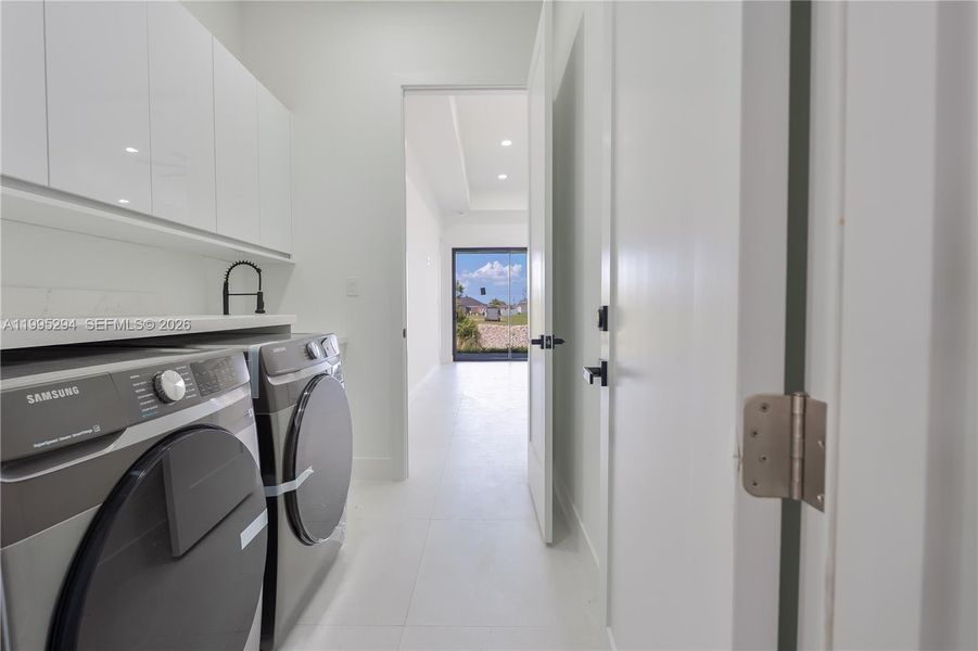Furnished interior view inside a new home in , Cape Coral (Image 12).