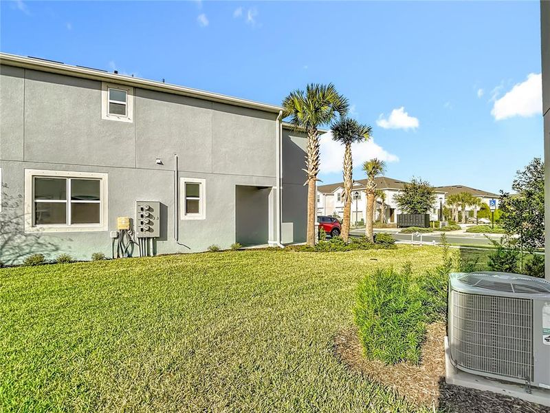 Exterior details and patio area of a home in , Lutz (Image 28).