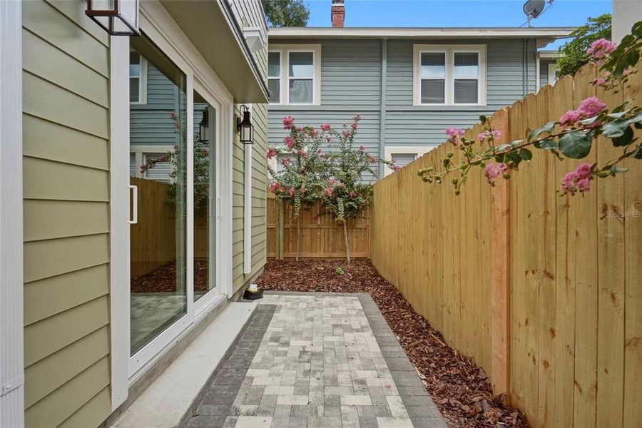 Exterior details and patio area of a home in , St. Petersburg (Image 30).