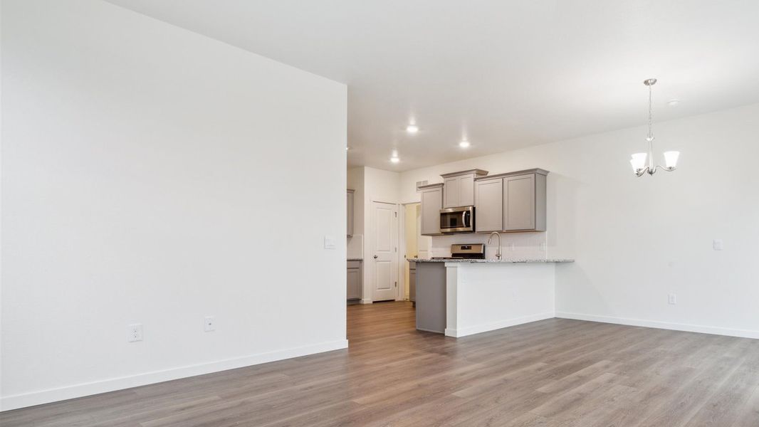 Spacious, unfurnished interior of a new home in Silver Peaks, Lochbuie (Image 10). Spacious, unfurnished interior of a new home in Silver Peaks, Lochbuie (Image 10).