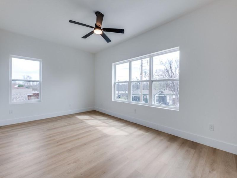 Oversized secondary bedroom with ensuite access to bathroom.