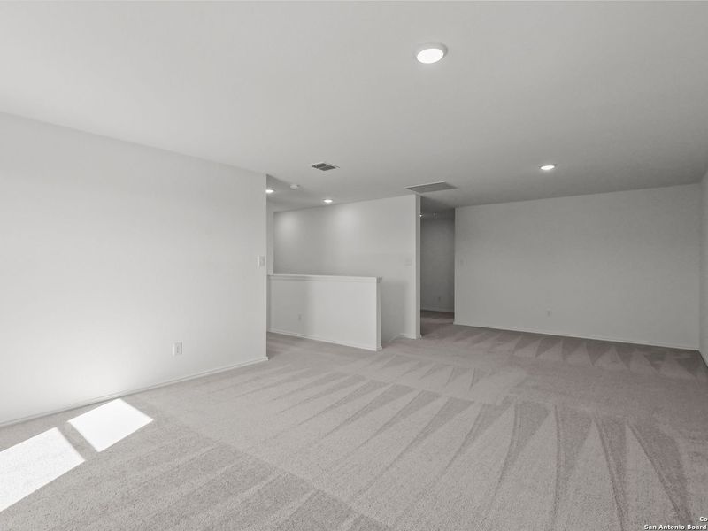 Spacious, unfurnished interior of a new home in Comanche Ridge, San Antonio (Image 36).