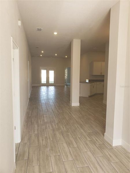 Spacious, unfurnished interior of a new home in Pine Bluff, Spring Hill (Image 7). Spacious, unfurnished interior of a new home in Pine Bluff, Spring Hill (Image 7).