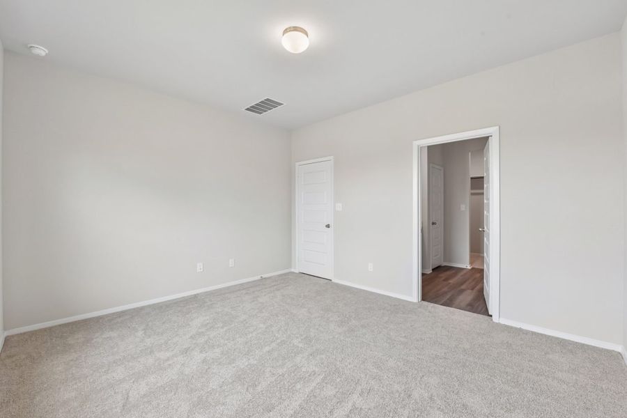 Spacious, unfurnished interior of a new home in Edgebrooke, Pflugerville (Image 16).