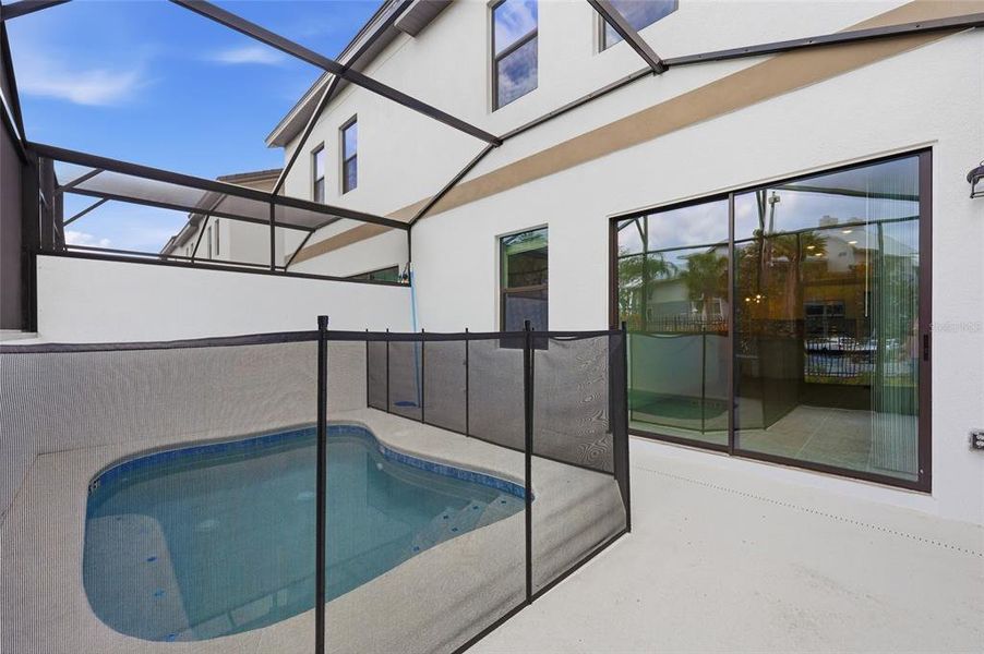 Exterior details and patio area of a home in Paradiso Grande Resort, Orlando (Image 25).