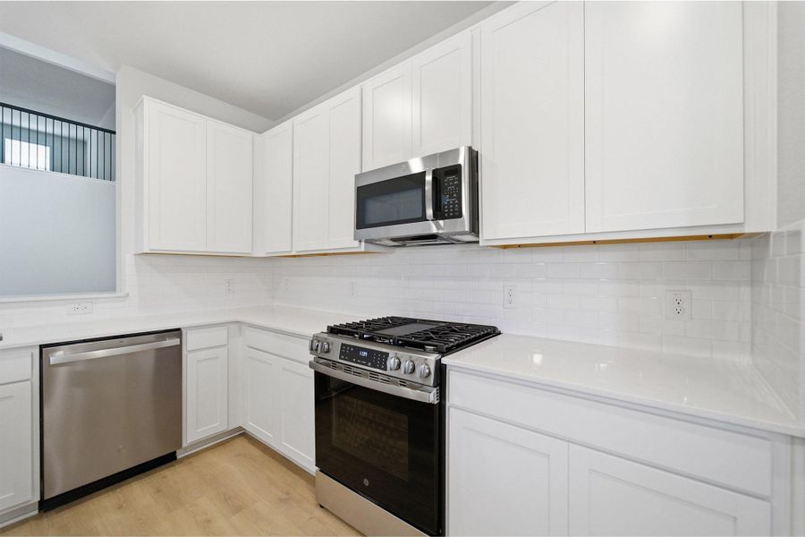 Furnished interior view inside a new home in Pearlbrook, Texas City (Image 15).