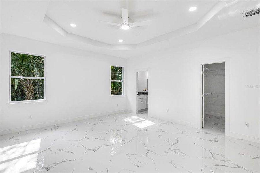 Spacious, unfurnished interior of a new home in , Tampa (Image 42).
