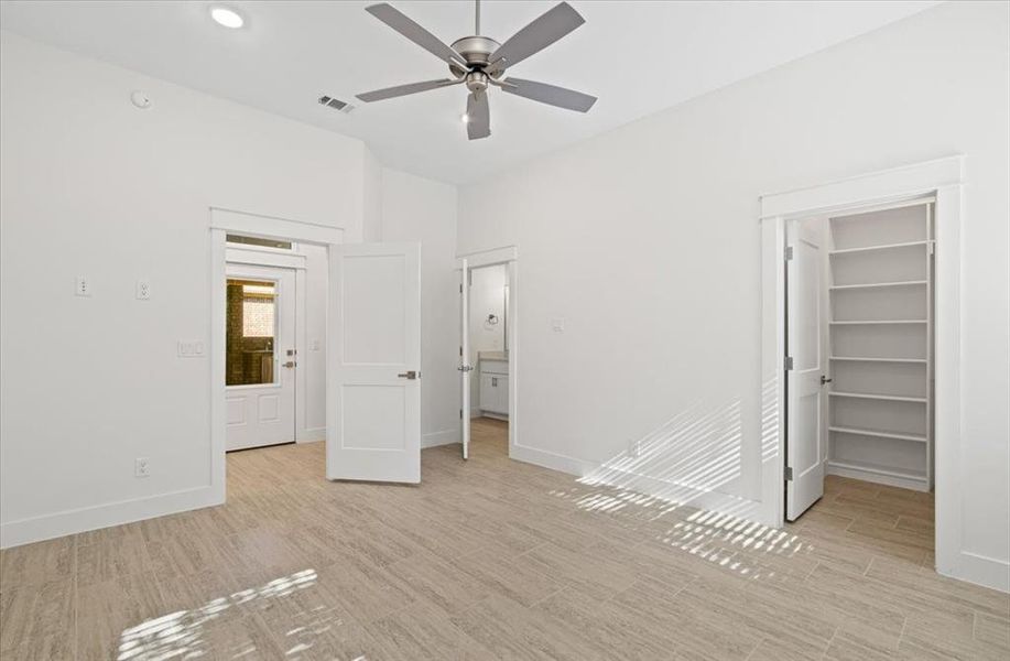 Spacious, unfurnished interior of a new home in , Salado (Image 24).