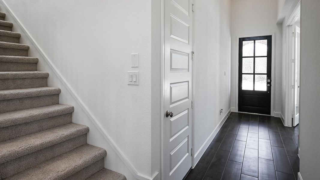 Spacious, unfurnished interior of a new home in 6 Creeks, Kyle (Image 12).