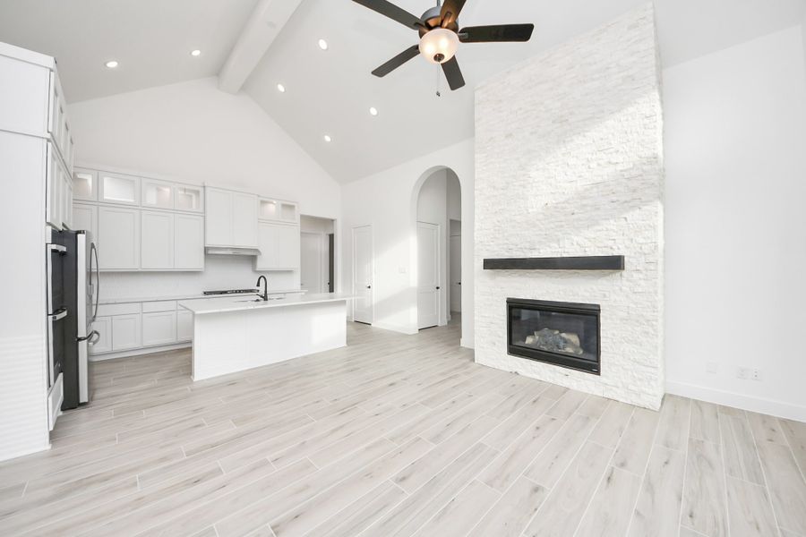 Spacious, unfurnished interior of a new home in Meridiana, Manvel (Image 36).