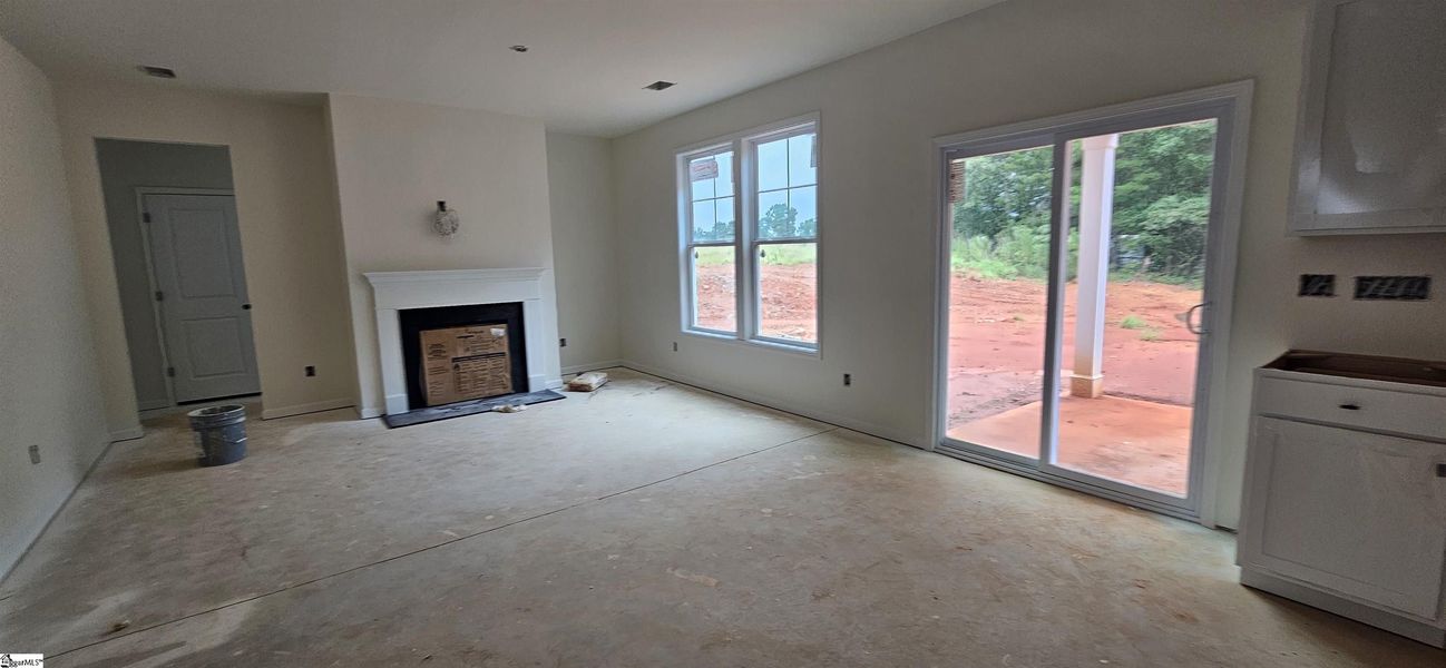 Spacious, unfurnished interior of a new home in Sedona, Greenville (Image 21).