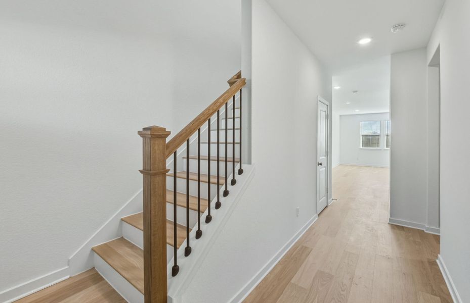 Spacious, unfurnished interior of a new home in Sunfield, Buda (Image 15).