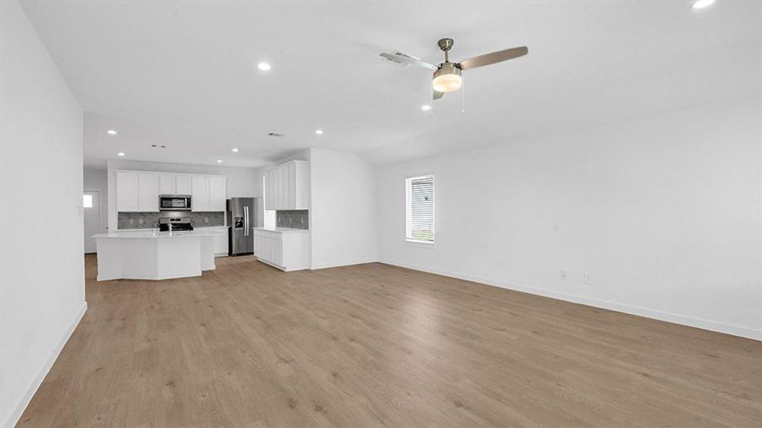 Spacious, unfurnished interior of a new home in Tamarron, Fulshear (Image 18).