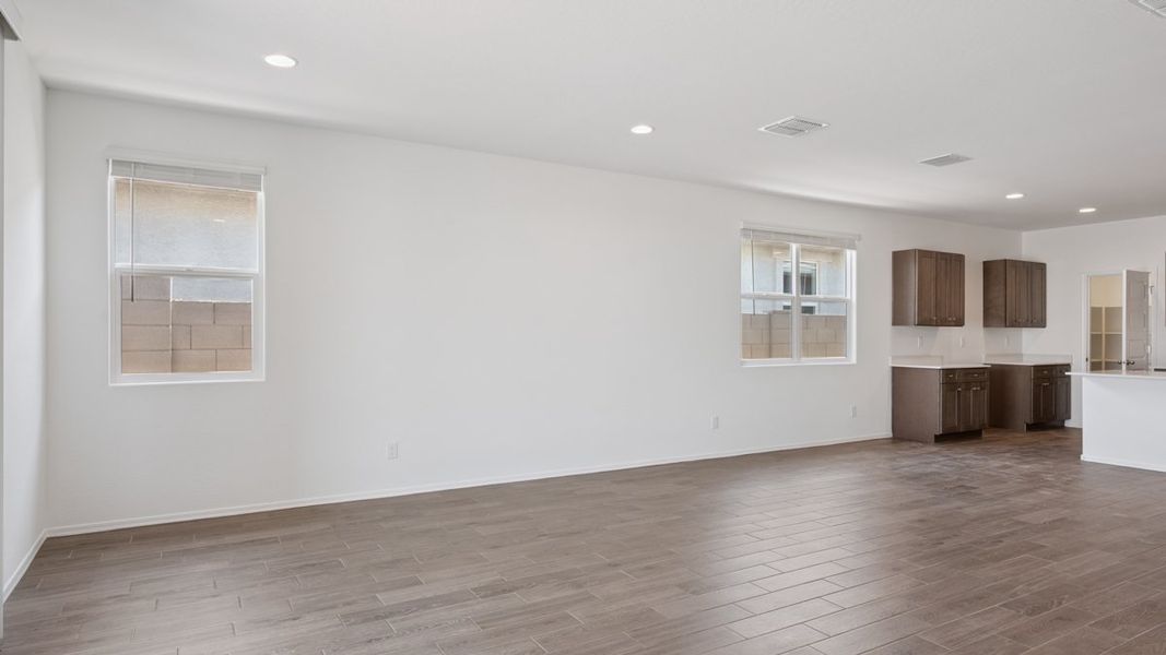 Spacious, unfurnished interior of a new home in Moonlight, Maricopa (Image 16).