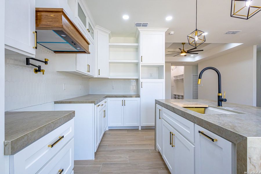 Furnished interior view inside a new home in , Laredo (Image 9).