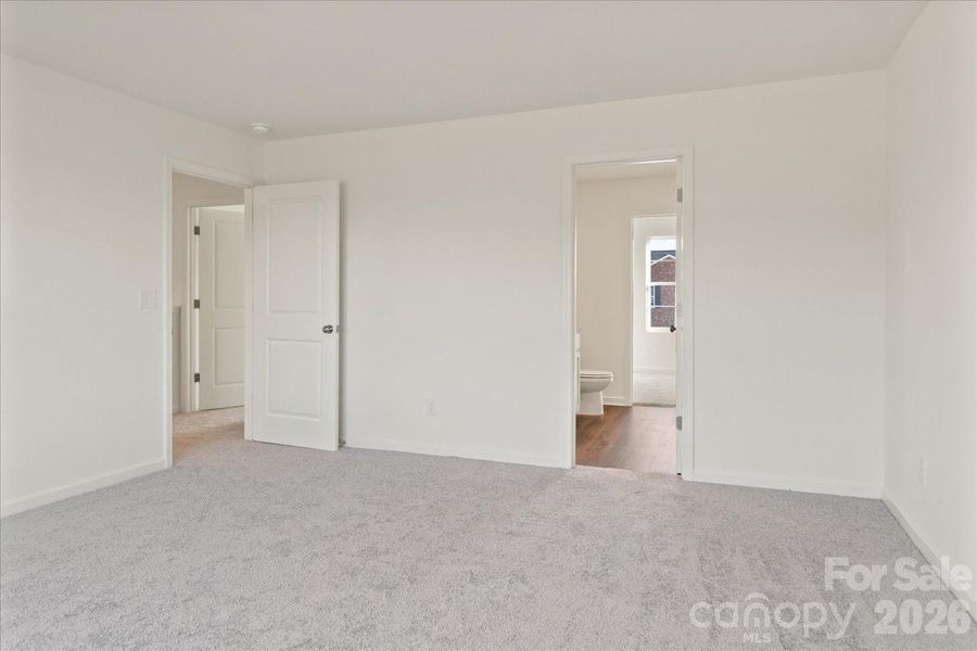 Spacious, unfurnished interior of a new home in Frey Creek, Spartanburg (Image 14).