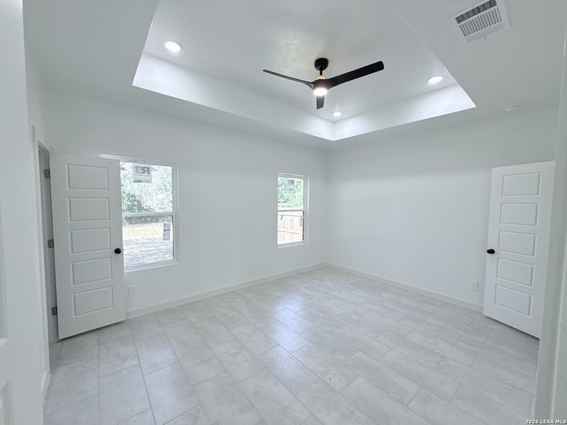 Spacious, unfurnished interior of a new home in , Devine (Image 5).