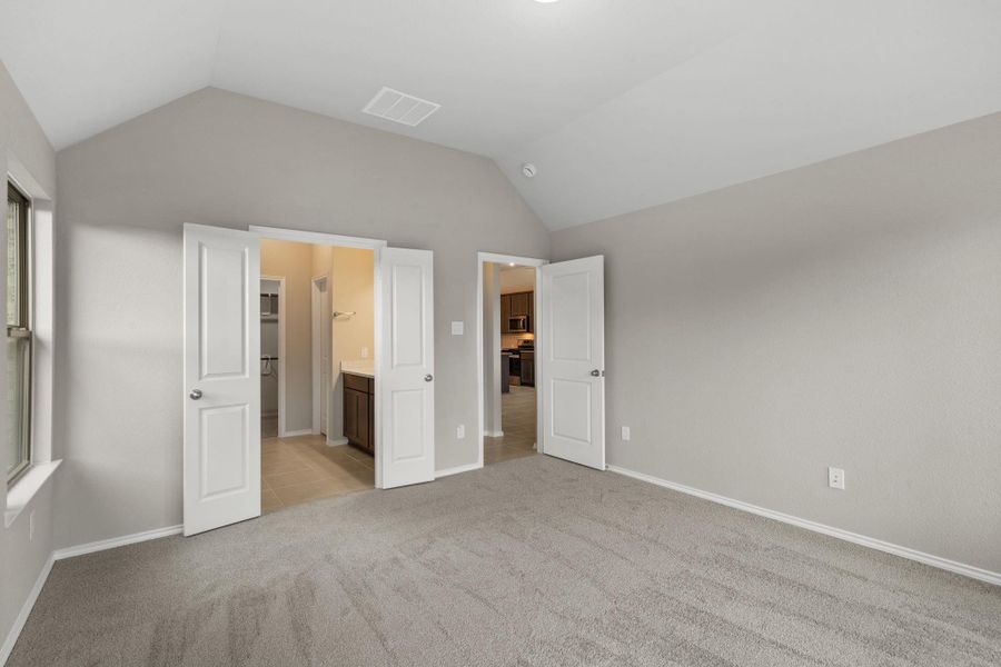 Spacious, unfurnished interior of a new home in The Trails, New Caney (Image 17).