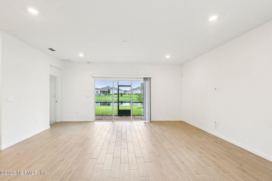 Spacious, unfurnished interior of a new home in , Green Cove Springs (Image 42).