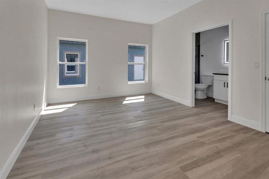 Spacious, unfurnished interior of a new home in , Daytona Beach (Image 23).