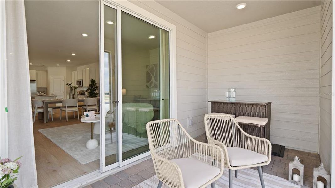 Exterior details and patio area of a home in , Clermont (Image 3).