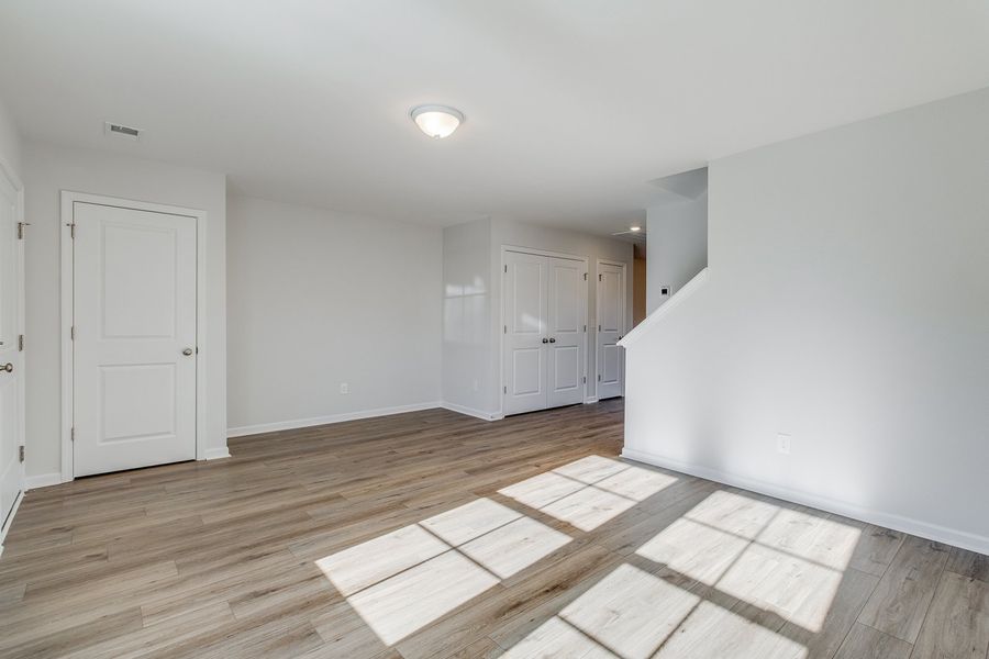 Spacious, unfurnished interior of a new home in Astoria, Columbia (Image 14).