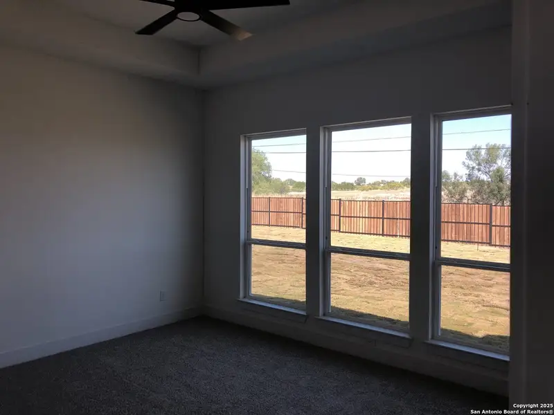 Spacious, unfurnished interior of a new home in Sienna Lakes, San Antonio (Image 7). Spacious, unfurnished interior of a new home in Sienna Lakes, San Antonio (Image 7).