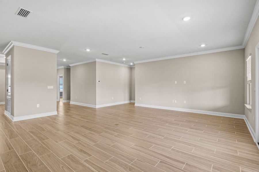 Spacious, unfurnished interior of a new home in Lake Merial, Panama City (Image 18). Spacious, unfurnished interior of a new home in Lake Merial, Panama City (Image 18).