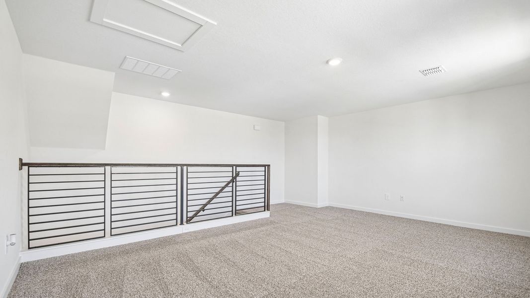 Spacious, unfurnished interior of a new home in Rosenbusch Ranch, Leander (Image 30).