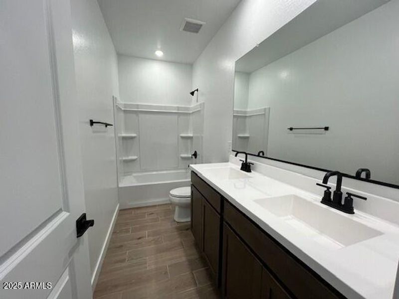 BR45 lot 207 Hall bath