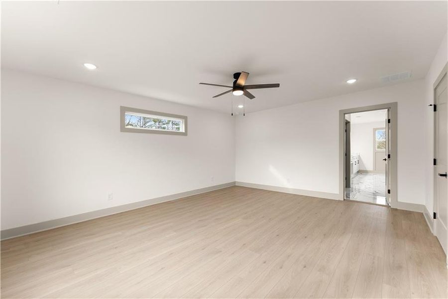 Spacious, unfurnished interior of a new home in , Jefferson (Image 46).