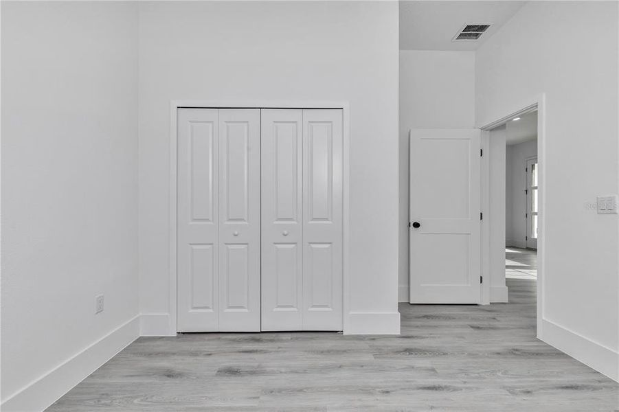 Spacious, unfurnished interior of a new home in , Dunnellon (Image 13).