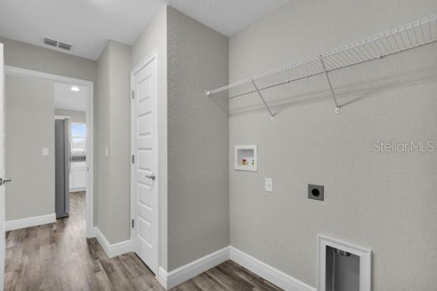 Spacious, unfurnished interior of a new home in , Ocala (Image 16).