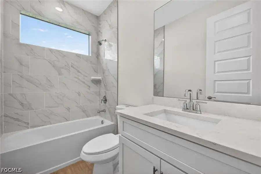 Furnished interior view inside a new home in Cape Coral, Cape Coral (Image 17).