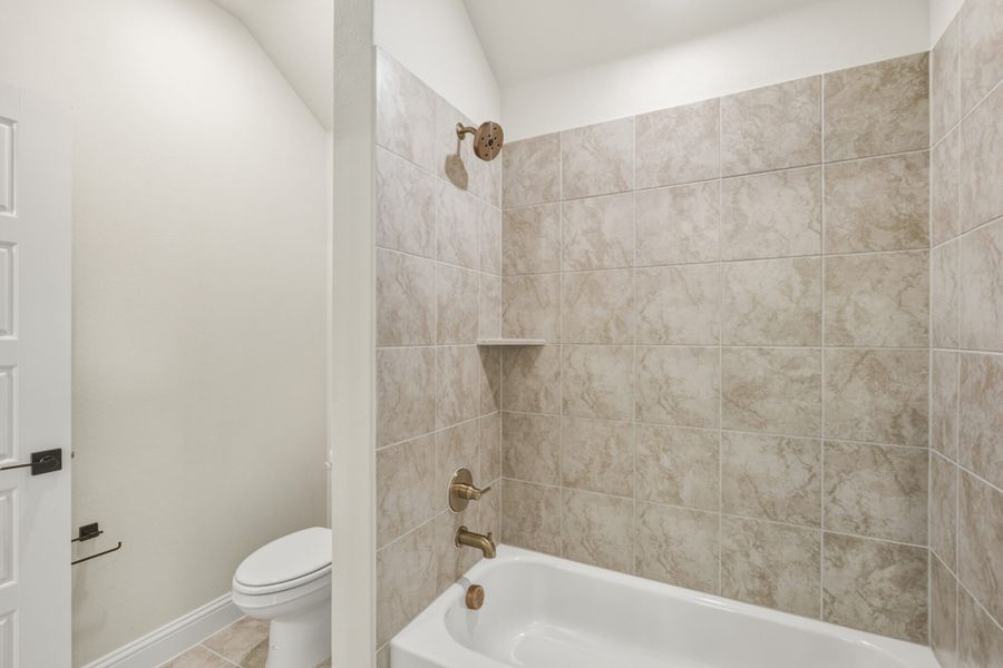 Furnished interior view inside a new home in Edgewater, Fate (Image 14).