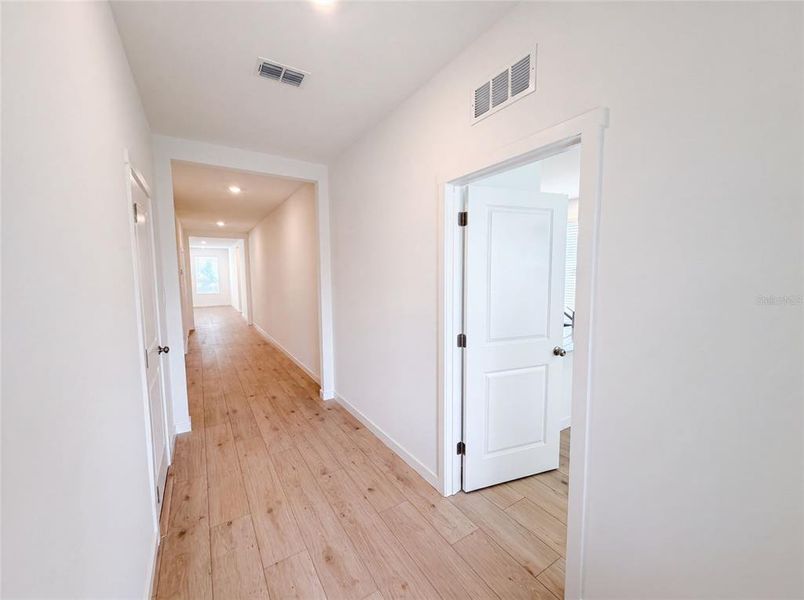 Spacious, unfurnished interior of a new home in Hidden Ridge, Groveland (Image 10).