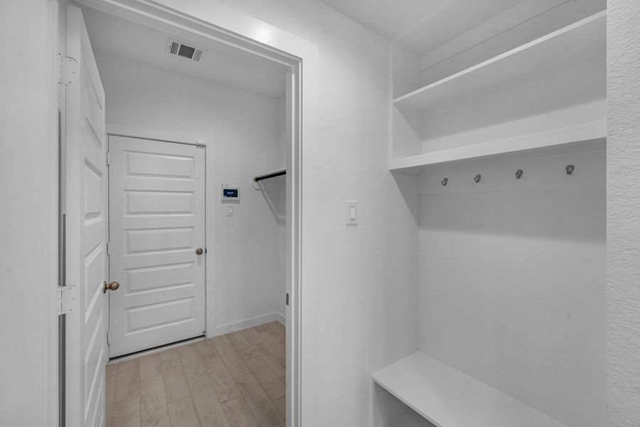 Spacious, unfurnished interior of a new home in Grand Mason Crossing, Katy (Image 21).